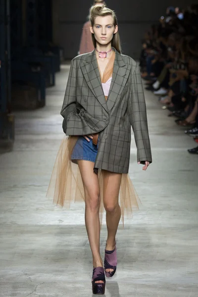 Look 19